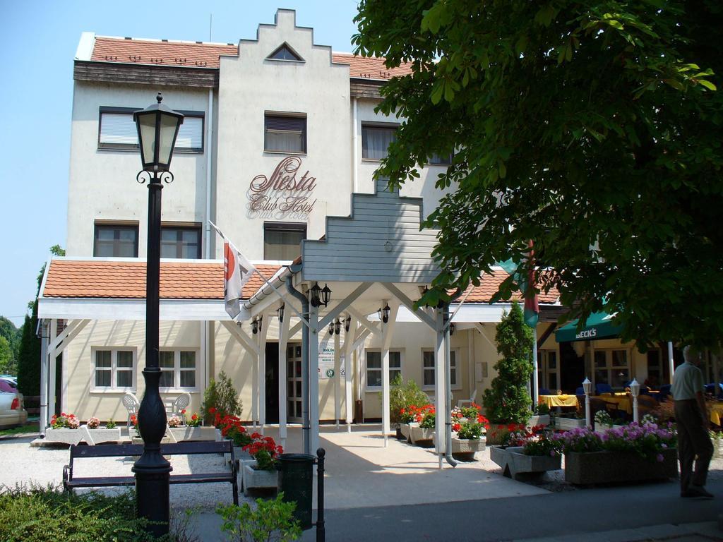 Siesta Club Отель Харканы