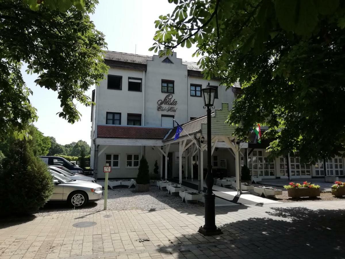 Отель Siesta Club 3*